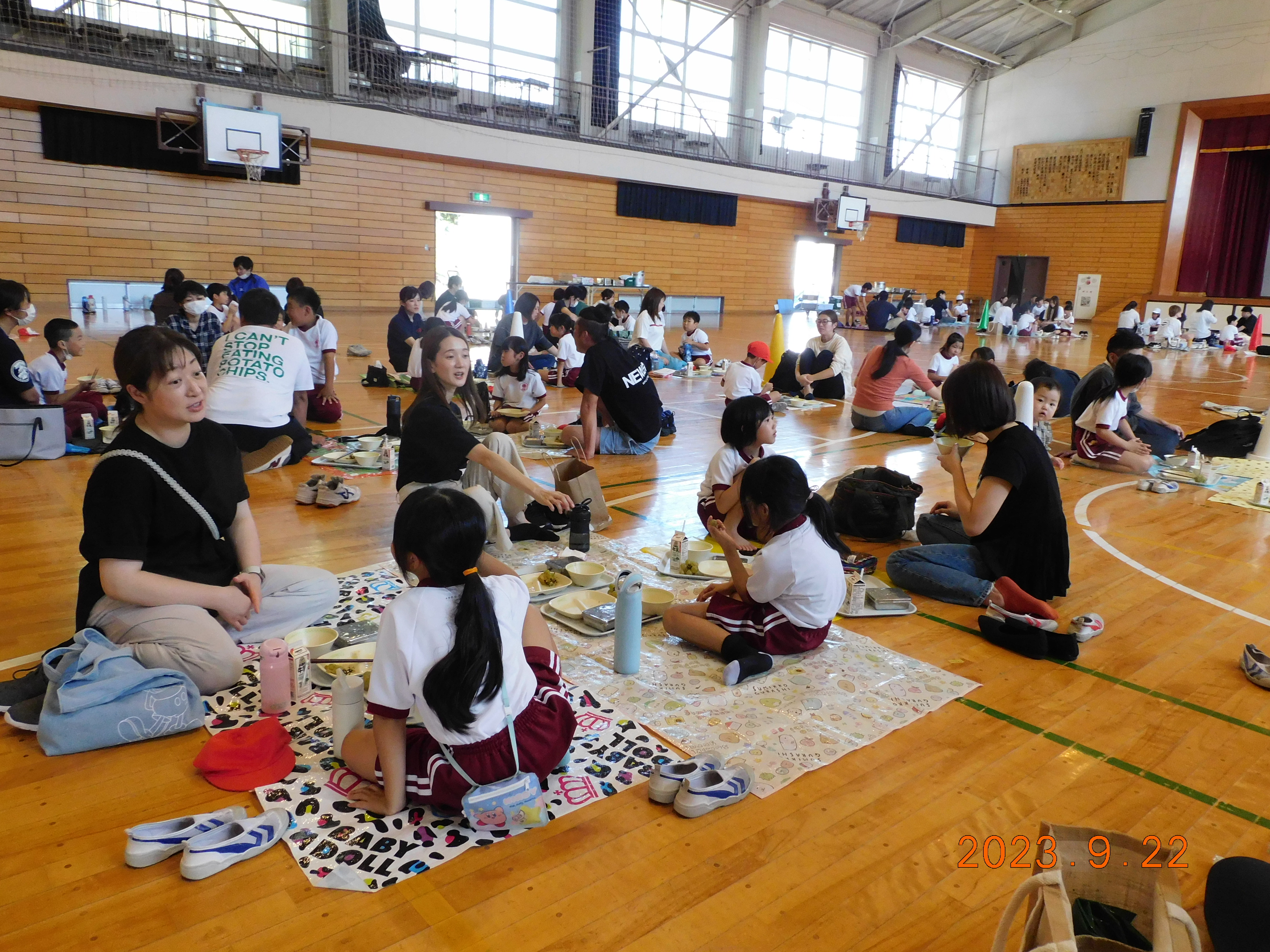 親子で給食